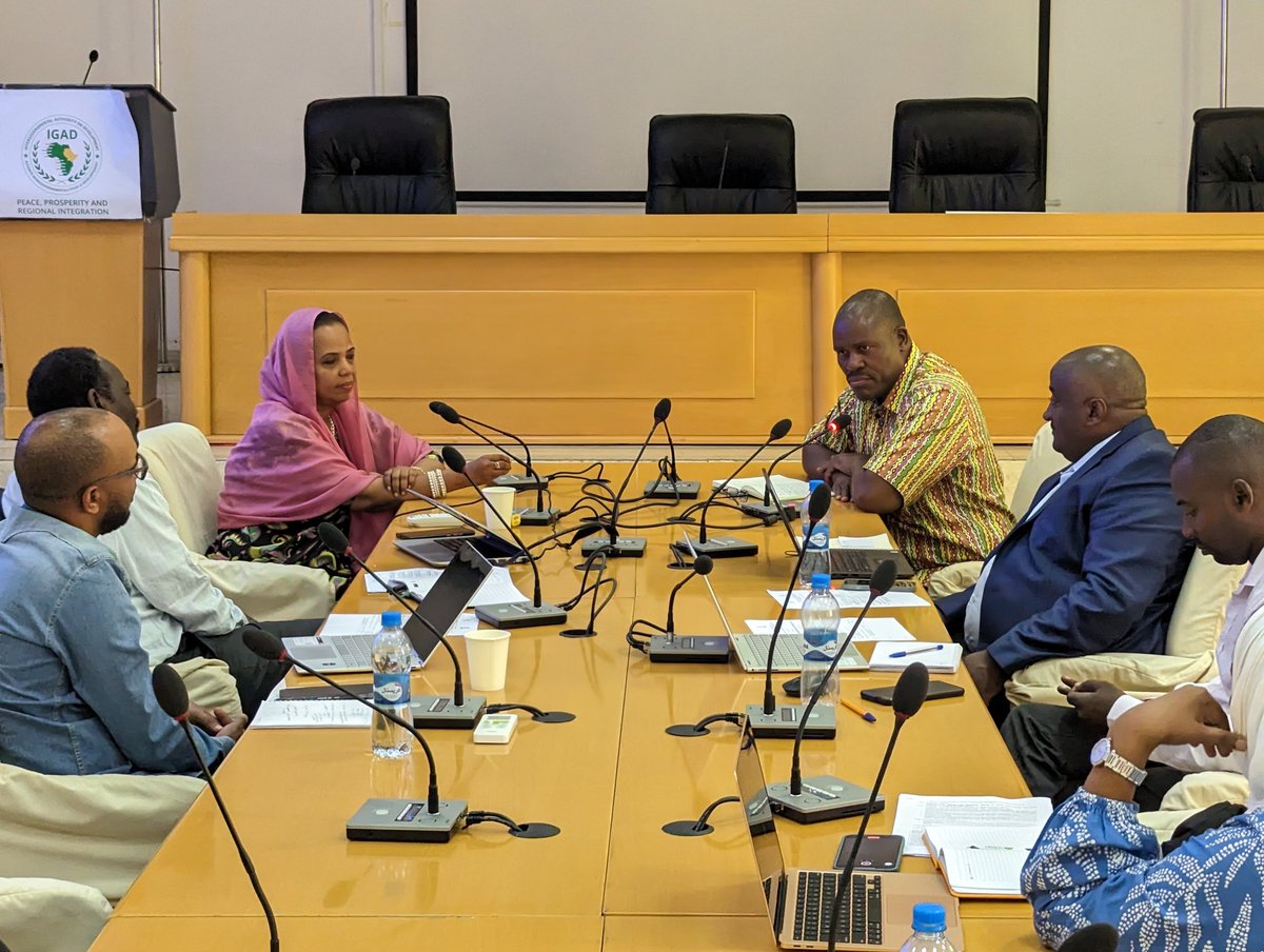 NuursViews's tweet photo. Director @IgadhealthS Madam @AlwanFathia &amp; director for Finance @onyari hosted Mr Samuel Lule,
@WorldBank's Snr Social Dev't Specialist at the IGAD HQ to discuss implementation &amp; additional funding for the IGAD Dev't Response to Displacement Impacts project (DRDIP).

#Refugees https://t.co/sxmVLo3v5s