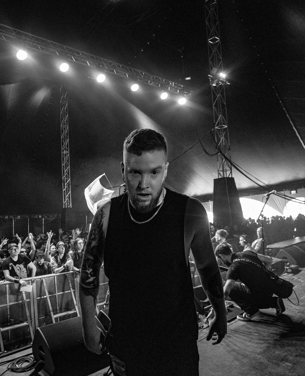 Happy birthday @mickshreds 🥳🥳🥳 everyone give him loads of love because he deserves the best day!!! 🖤

📸 <a href="/dylpool___/">Dylpool___</a>