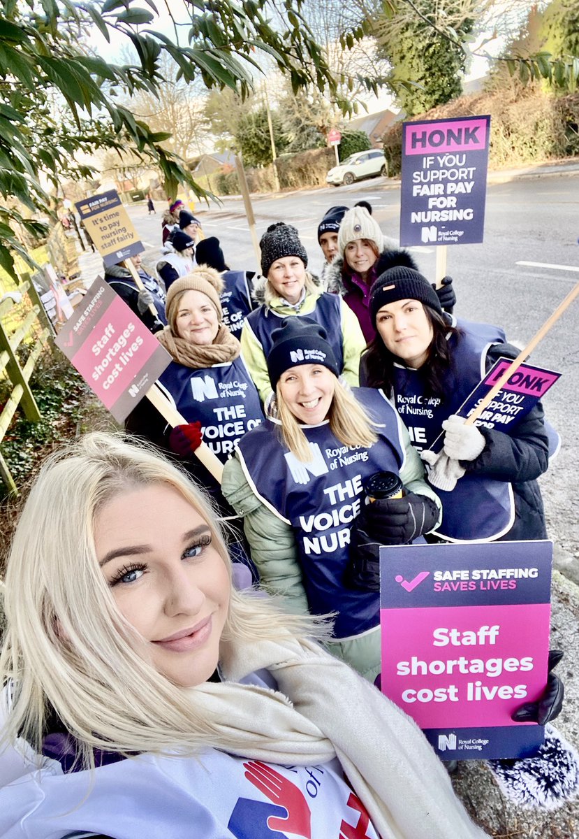 davegaz's tweet photo. @RCNEastMids mbr explaining to media why they are taking this action at Ilkeston Derbyshire and numbers growing and fighting the cold as well as the Govt ! #RCNStrike #FairPayforNursing https://t.co/qgKrXqBXrw