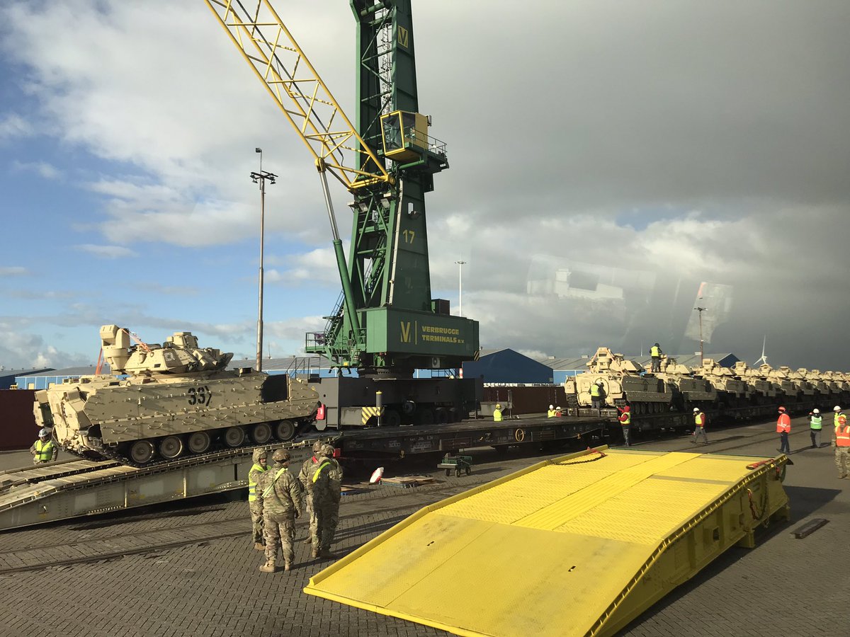#TheNetherlands demonstrating the utility of their port of entry into Europe. Efficient transfer of military equipment from sea to rail, barge and road transport. #NATO #EU #PESCO #MilitaryMobility BZ 🚢  🚊 🛻 🛥