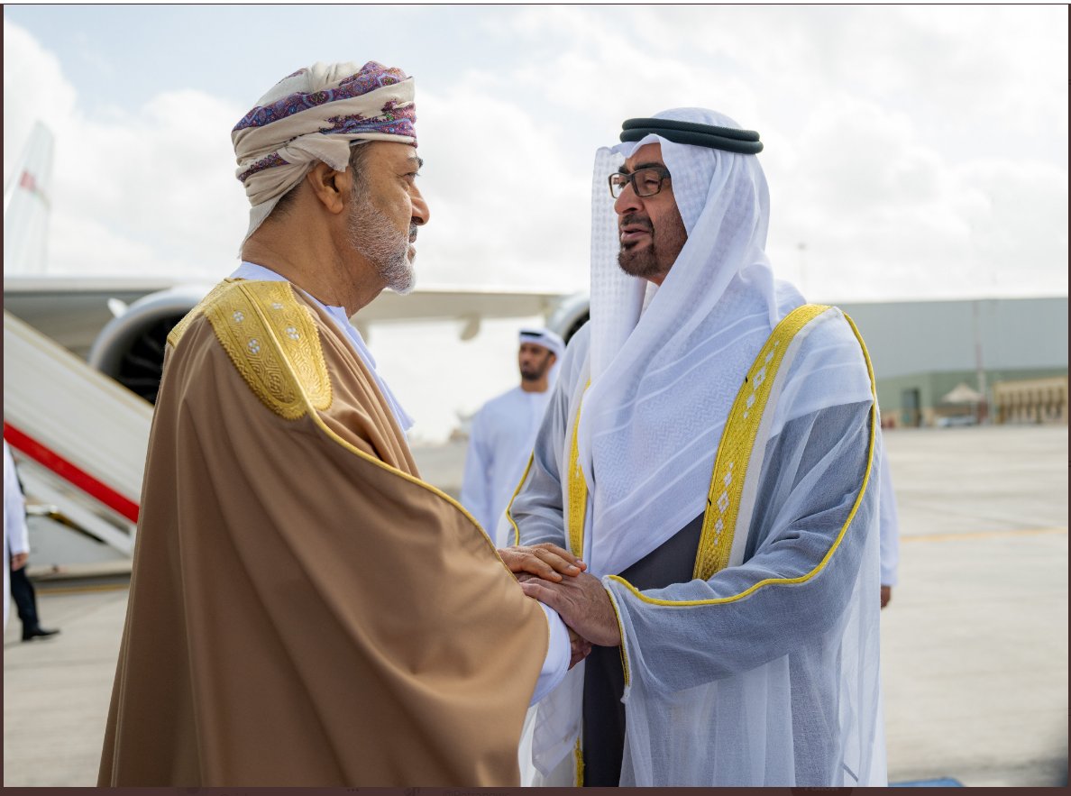 OmanObserver's tweet photo. His  Majesty Sultan Haitham bin Tarik arrived in Abu Dhabi on Wednesday, where Sheikh Mohammed bin Zayed al Nahyan, President of UAE welcomed His Majesty on his arrival at the presidential airport in Abu Dhabi.
#Oman #OmanObserver #السلطان_هيثم_بن_طارق https://t.co/sxHJDRFbVJ