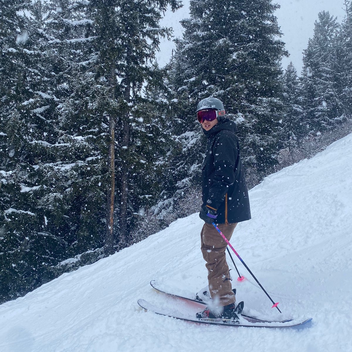 skihigher_com's tweet image. We are loving these powder days!! 

Get yourself out there and enjoy - the sun is starting to shine through now, and the next few days are set to be epic!

#skihigher #skipowder