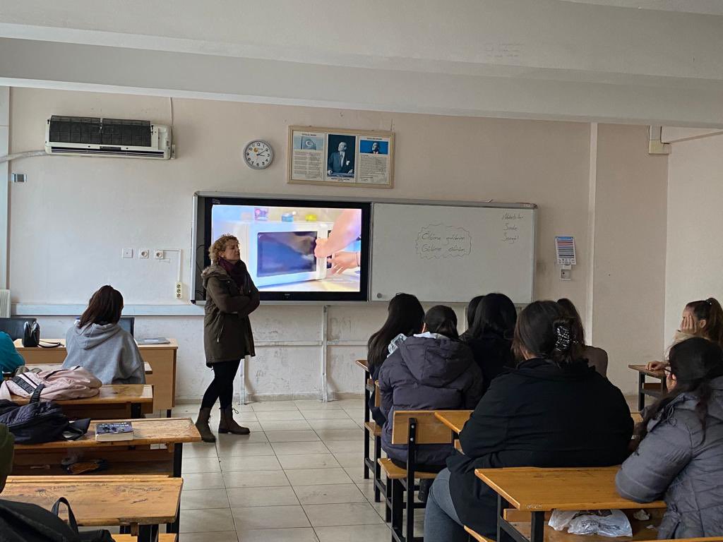 spmtal's tweet photo. Enerji Verimliliği İle ilgili Kurumumuzda Sınıflarımızda sunum yapılmıştır
#evced #etbk https://t.co/hdKrHV5cVO