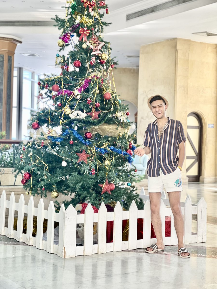 BehNaws's tweet photo. الكرسمس عدا و نسيت أسبلكو الصور العثل دي❤️⛄️✨
Christmas Day https://t.co/APGBpgNsX3