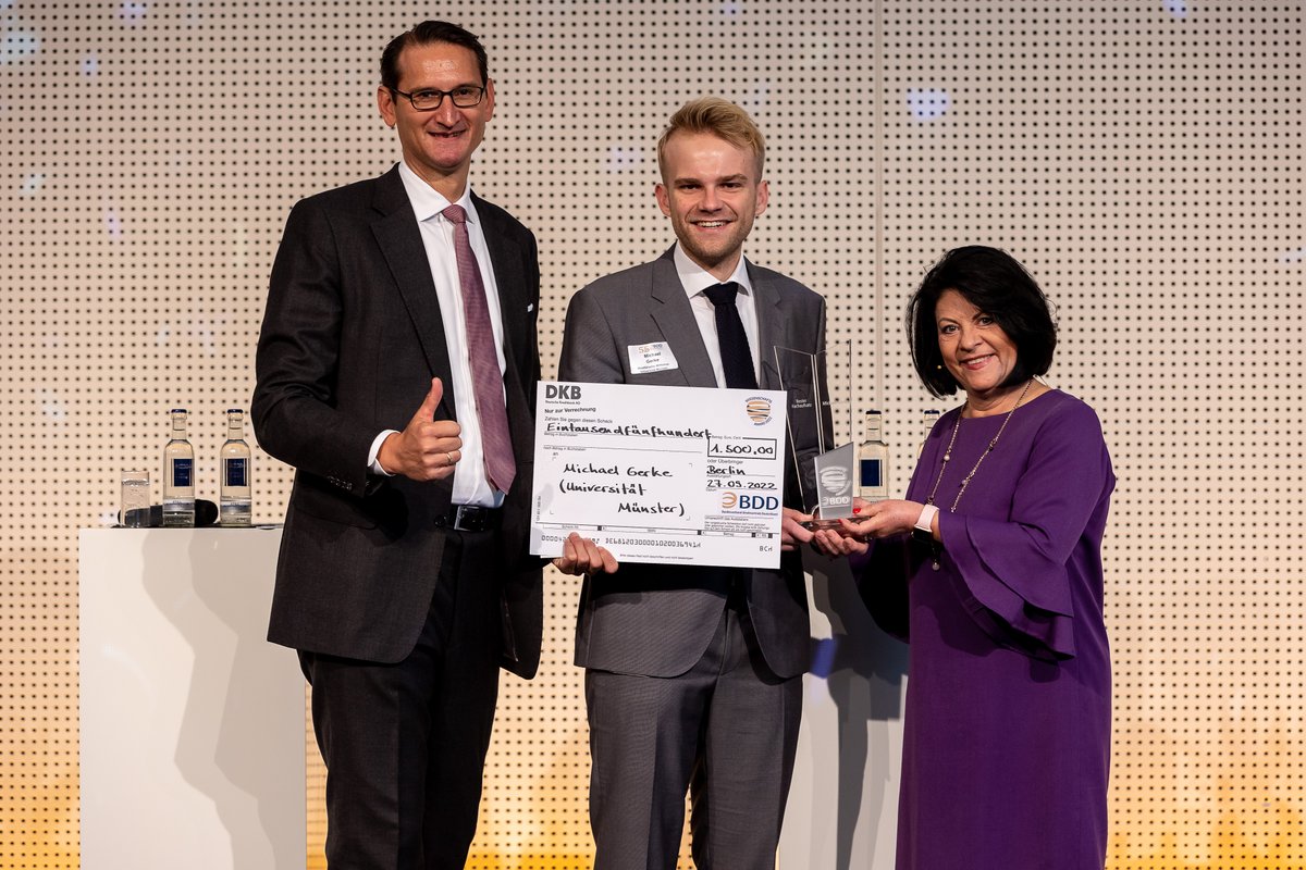 Der #bdd gratuliert Michael Gerke zum Wissenschaftsaward in der Kategorie „Bester Fachaufsatz" bei dem er sich mit der Frage beschäftigt hat, wie Vertriebspartnerinnen und -partner von #direktvertriebsunternehmen lange gebunden werden können: direktvertrieb.de/de/wissenschaf…
