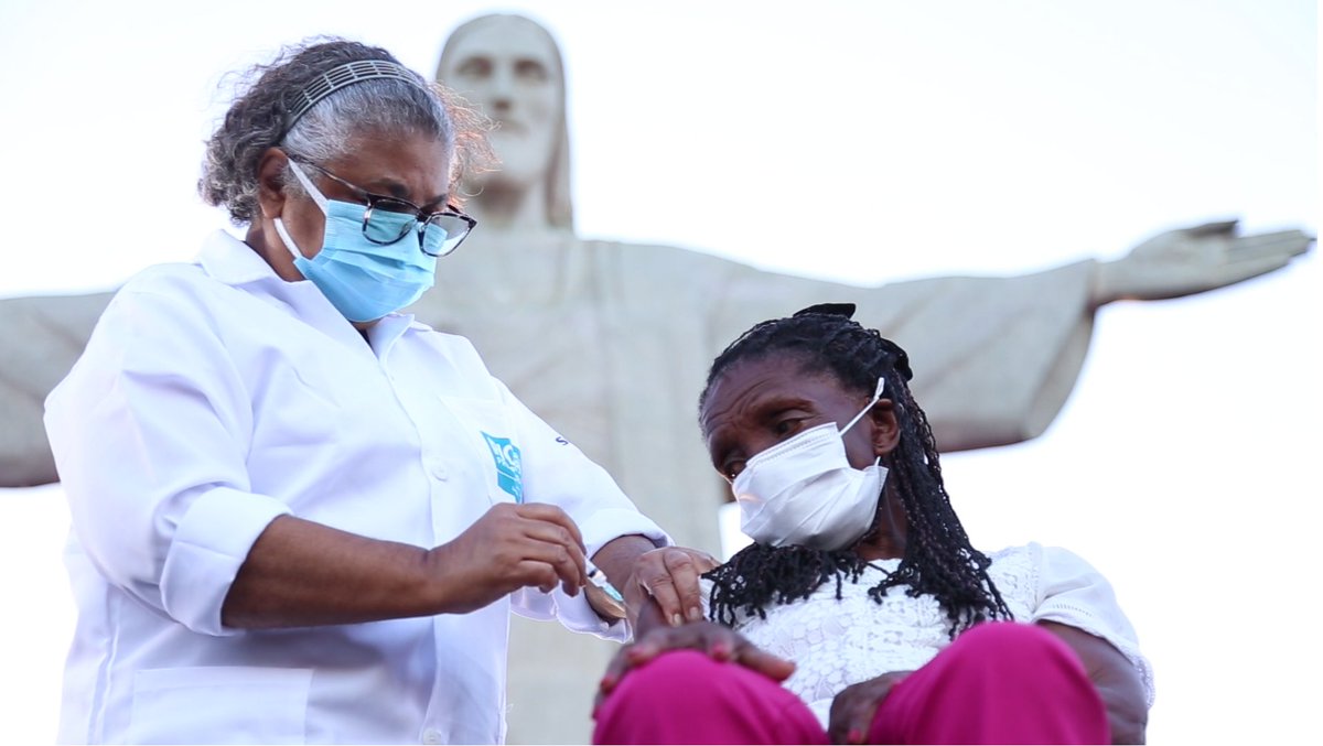 Prefeitura_Rio's tweet photo. Há 2 anos, o Rio parou para ver o início da vacinação contra a covid-19.

A ciência venceu! 💙 https://t.co/MxodZoiw7v