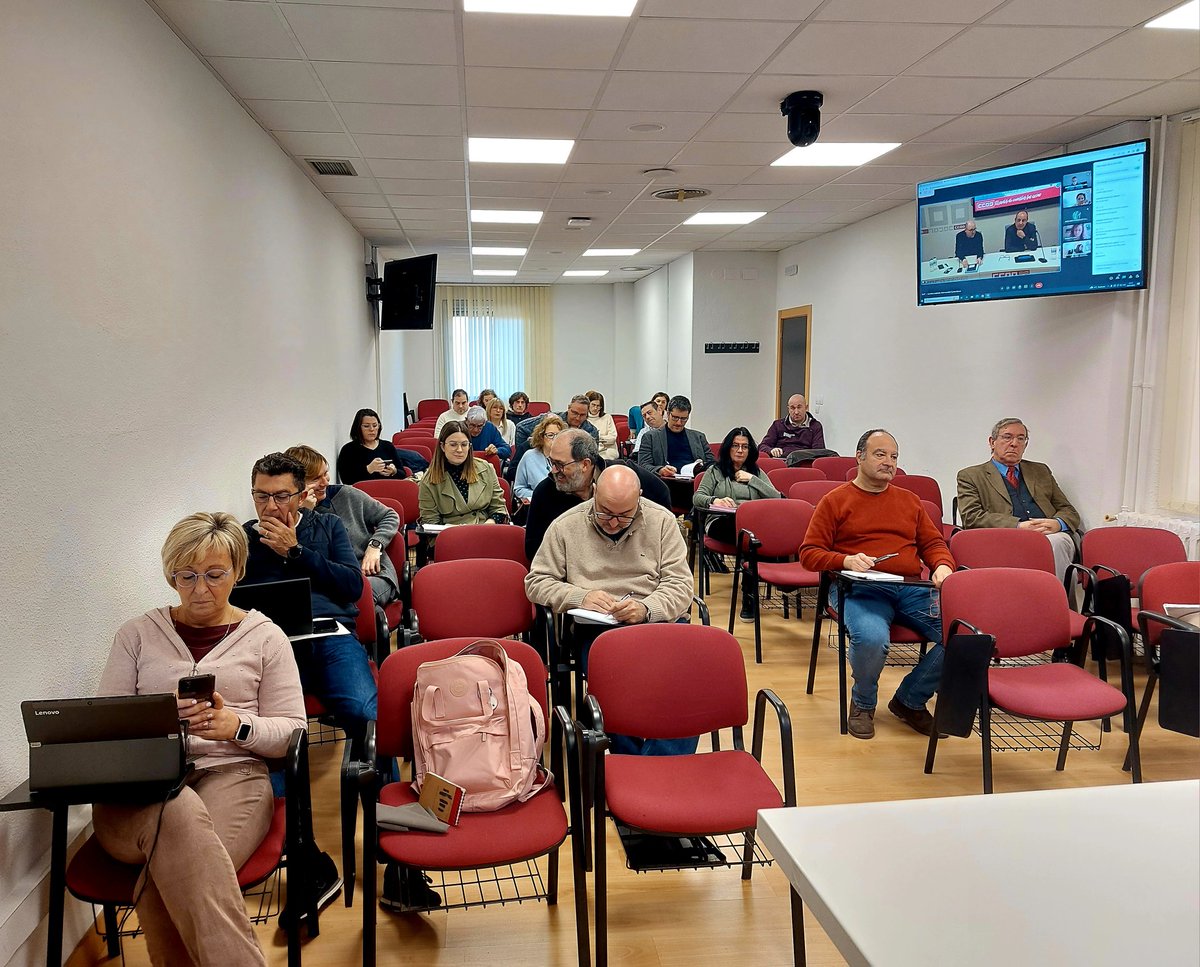 CCOOAragon's tweet photo. Hoy celebramos en #Aragón un comité para conocer de primera mano como están las negociaciones con el gobierno estatal en materia de Seguridad Social, Pensiones, SMI con @carlosbravofdez y @pina_lasheras El poder de #CambiarLasCosas https://t.co/qnPqzmqrDy