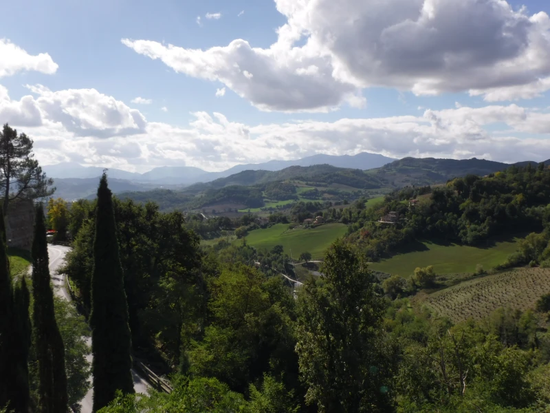StudyAbroad101's tweet photo. Spend a semester in one of the most picturesque country in Europe - Italy 🇮🇹 Get the chance to taste authentic Italian cuisine 🍕 shop in one of the fashion capitals of the world 👜 marvel at the beautiful architecture 🏛

Visit our website to learn more
https://t.co/axFSNAhvFP https://t.co/h352yF3UWe