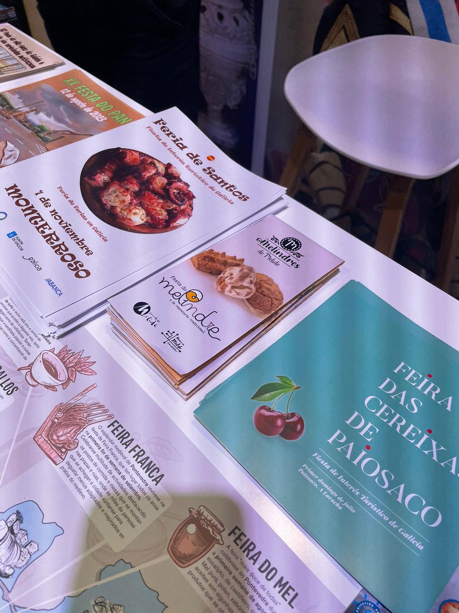 festadomelindre's tweet photo. Estreamos folletos en tres idiomas para promocionar a festa e os nosos melindres, ricos e amendoados en #FITUR2023! 😋🤗

#FestadoMelindre #AFestaMaisDoceDeGalicia #ReposteríaTradicional #Melindres #Ricos #Amendoados #Melide #Madrid @Concello_Melide https://t.co/OvrppC6OOt