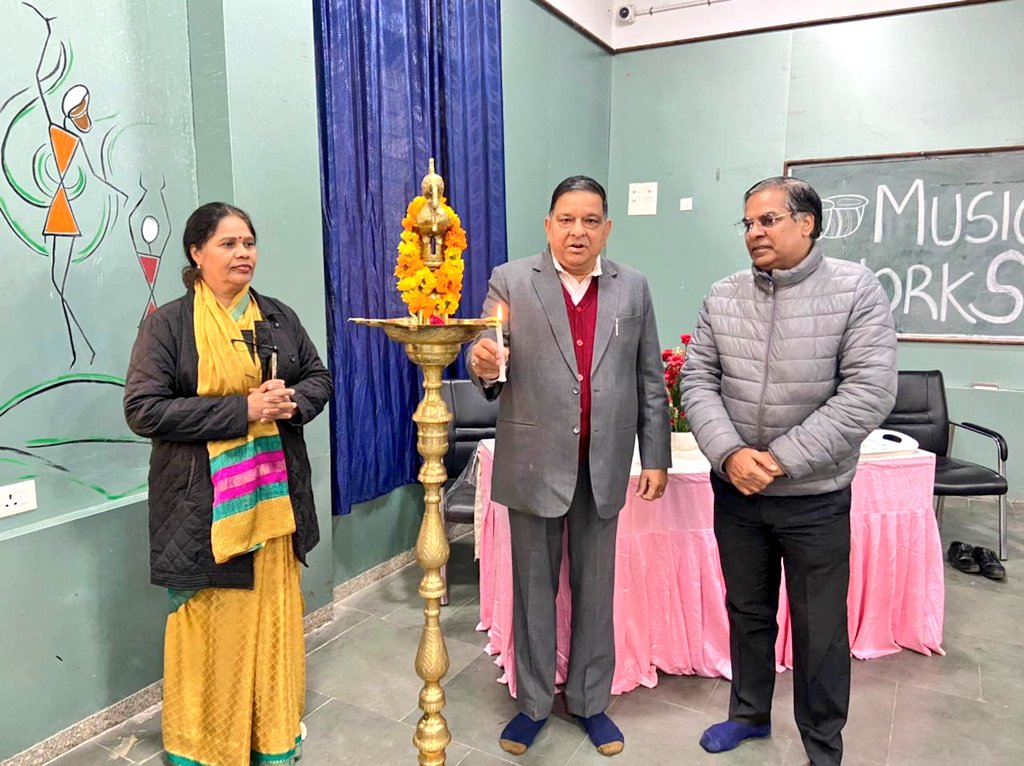 drpriyalaxmi's tweet photo. Can you imagine your life without #music..
Almost impossible!

To ensure holistic Education, a Workshop for Music Teachers of District South West A is being organised under the able guidance of @Sanjay_DoE sir!

We are grateful for getting this platform sir.🙏

@Dir_Education https://t.co/58rrv8ulon