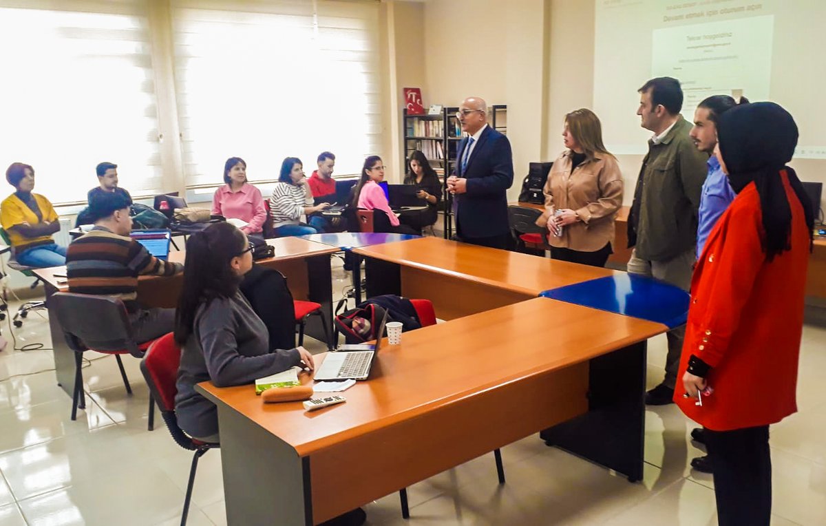 İl Milli Eğitim Müdürümüz Seyit Ali Büyük, AR-GE Birimimiz tarafından gerçekleştirilen 'Erasmus Proje Hazırlama Eğitimi'ne katılan öğretmenlerimizi ziyaret etti.

<a href="/tcmeb/">Millî Eğitim Bakanlığı</a> 
<a href="/HatayValiligi/">T.C. Hatay Valiliği</a> 
<a href="/SeyitAliBuyuk/">Seyit Ali Büyük</a> 
#hataymem