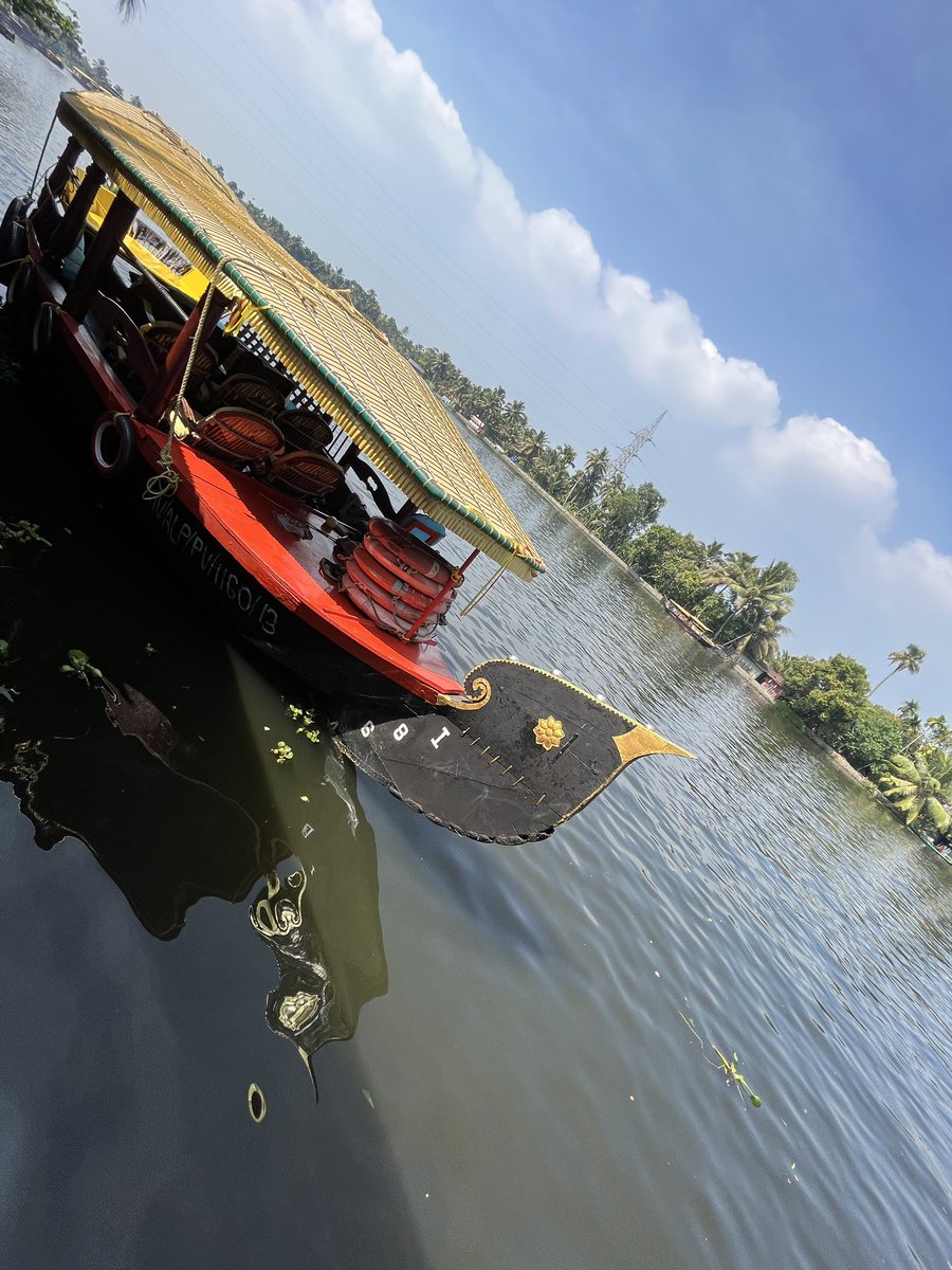 iam_Tharani's tweet photo. Day ~ 4 ✨⛵️
#Alappuzha #BoatCruise #Alleppy #Kerala https://t.co/TQGckJ4jj7