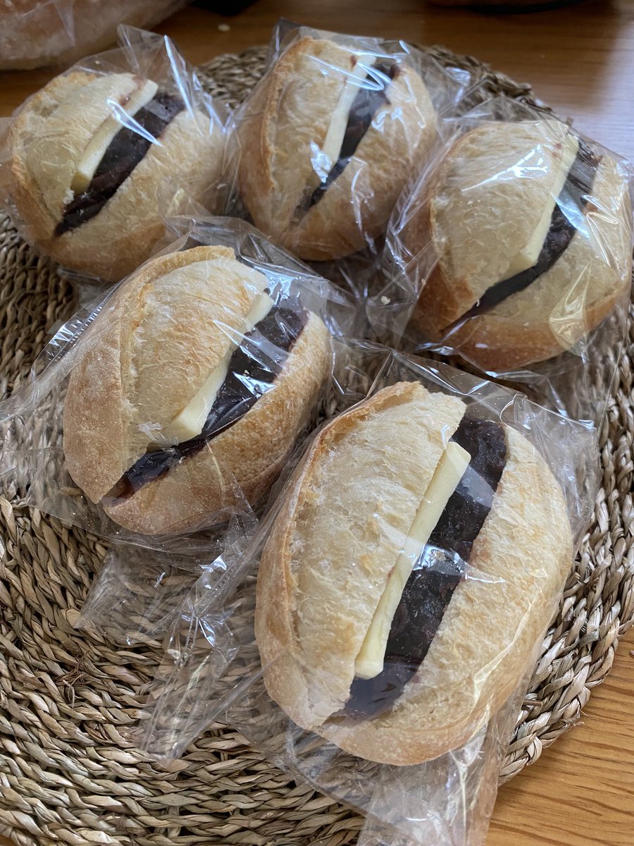 Francesca2022_'s tweet photo. #Francesca #ﾌﾗﾝﾁｪｽｶ
#パン屋 #bakery
 #パン #bread #あんバターパン
#バター #あんこ 
#バゲット 
#北海道小麦 #とかち野酵母 #北海道バター　
#手作りパン 
#鳥取県グルメ #鳥取県パン屋 
#山陰グルメ #山陰パン屋 
#パン屋開業予定 
#パン活 #パンスタグラム #ぱんすたぐらむ https://t.co/z4iFgIEmIp