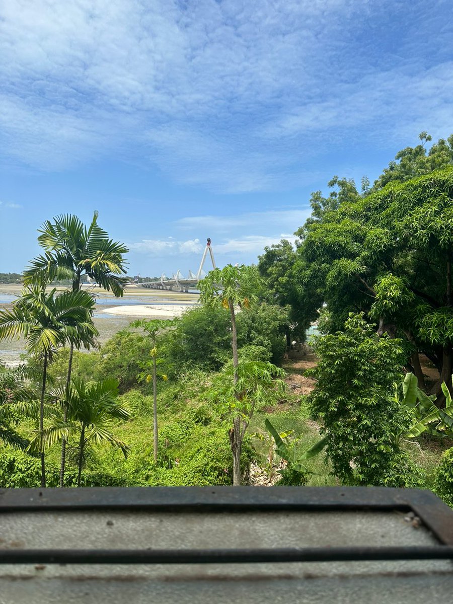 _zack255's tweet photo. MIRADI MIKUBWA YA MADARAJA ILIYOKAMILIKA CHINI YA UTAWALAWA RAIS DKT.  SAMIA SULUHU HASSAN...👇🏽👇🏽👇🏽

✍🏿   Kakamilisha Ujenzi wa Daraja la Tanzanite – Dar es Salaam urefu wa (km 1.03)

✍🏿   Kakamilisha Ujenzi wa Daraja la Ruhuhu - Ruvuma urefu wa Mita 98 https://t.co/CscgkffTjH