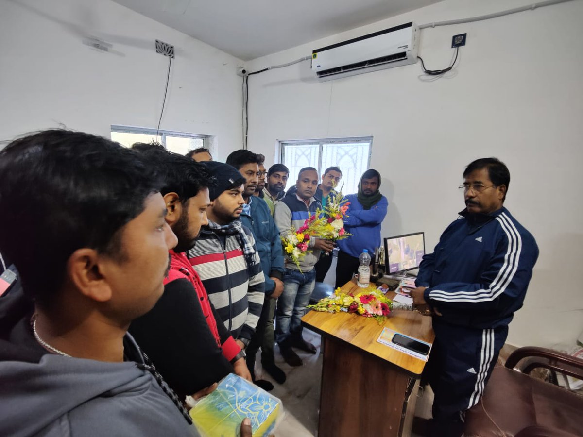AnilRauth12's tweet photo. Thank you so much sir #jagannathsarkar for giving us time for cen01/2018 technician standby Candidates https://t.co/1l1NNk0jvb