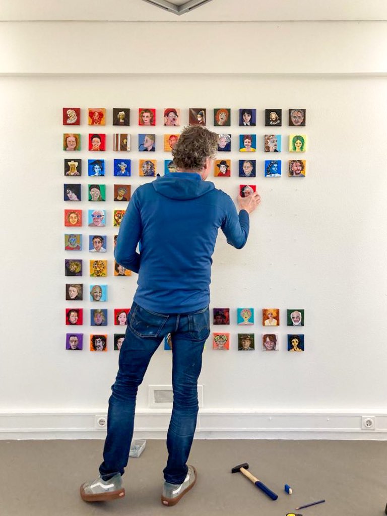 We werken hard aan de inrichting van de nieuwe expositie van de Amateur Kunstenaars Emmen. Je bent welkom bij de opening op vrijdag 20 januari om 15.30 uur in CBK Rensenpark. #rensenpark #cbkemmen #amateurkunst #gemeentemmen