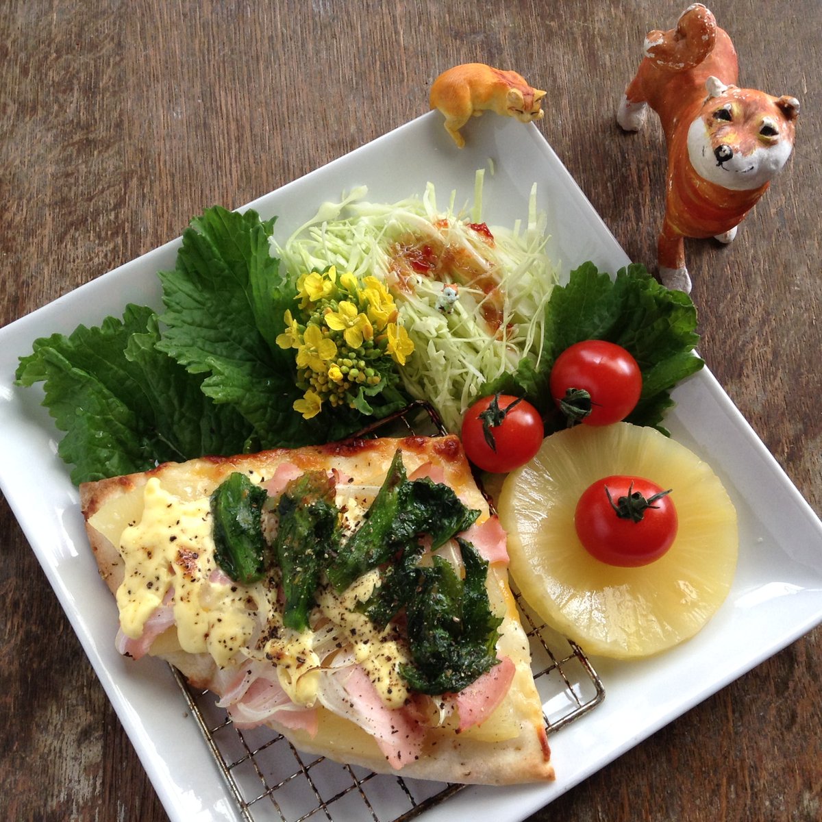 44310410's tweet photo. #妄想カフェ443 #昼ご飯 #lunch #ランチ #ひるごはん #昼食 #ぼっちごはん #おうちごはん #ワンプレート #ピザ #pizza #Hawaiianpizza #ハワイアンピザ #パイナップルピザ #イタリアンランチ #Italianlunch #ピザランチ #パイナップル #伊藤ハムピザガーデン #ピザガーデン #クワトロフォルマッジ🍕 https://t.co/C783nSKJ9v