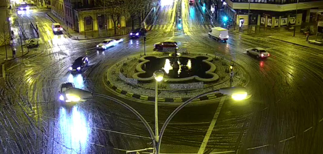 En estos momentos, todo el entramado urbano se encuentra abierto a la circulación.
Los servicios de limpieza continúan trabajando en la ciudad.
Aún así, mucha precaución.
#PamplonaNieve