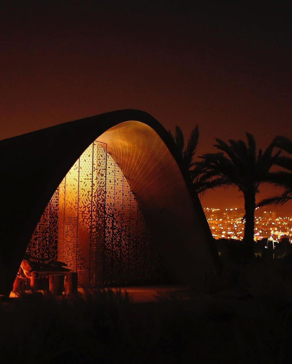 OPPENHEIM ARCHITECTURE has designed the Ayla Golf Clubhouse to mimic the surrounding desert in Aqaba, Jordan | 2019. The building’s undulating form is made up from curving components covered in a layer of unifying shotcrete – sprayed concrete.