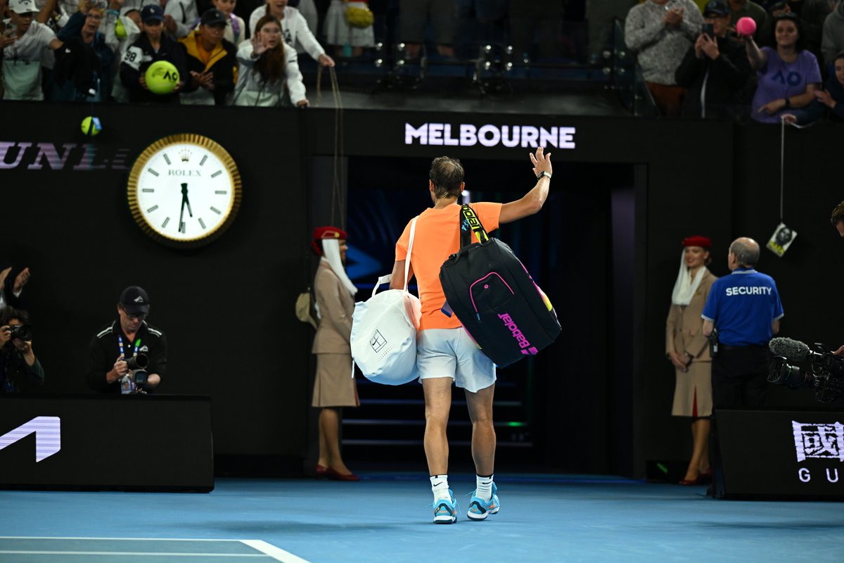 rolandgarros's tweet photo. Feel better soon, Rafa 👋

#AusOpen • #AO2023 https://t.co/7SuNtCtR0F