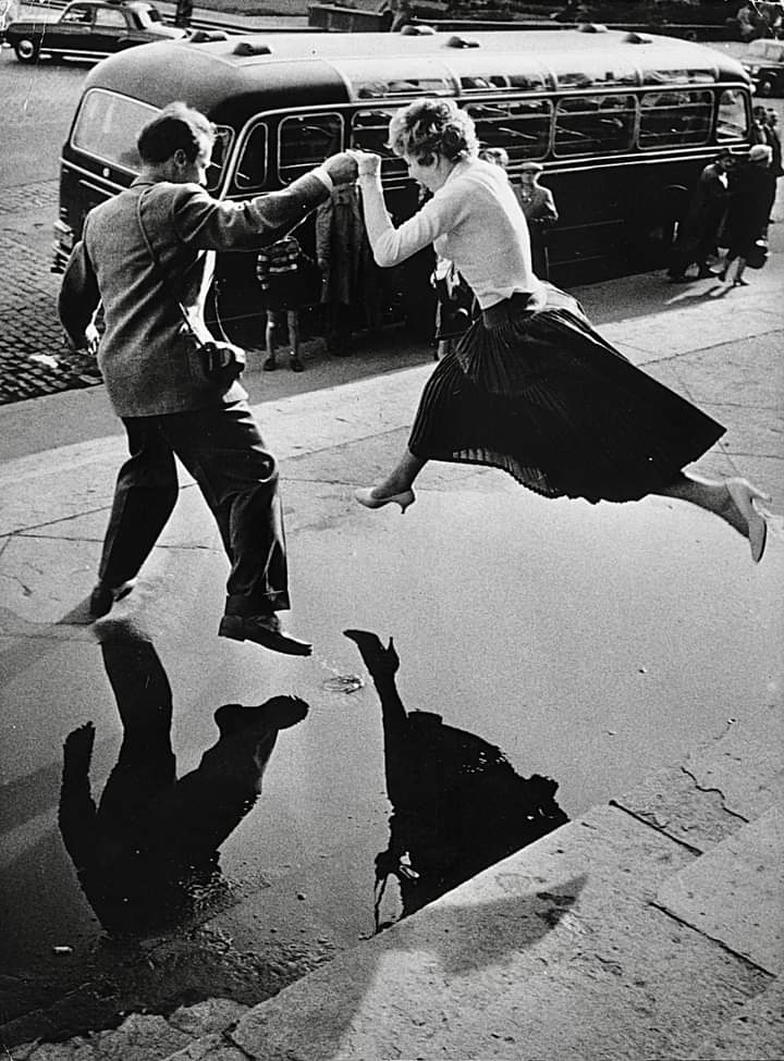 Anestasiada's tweet photo. Miércoles 😘☕☕☕(Louis Faurer,Salto de fe) https://t.co/Fb8ynOLtkQ