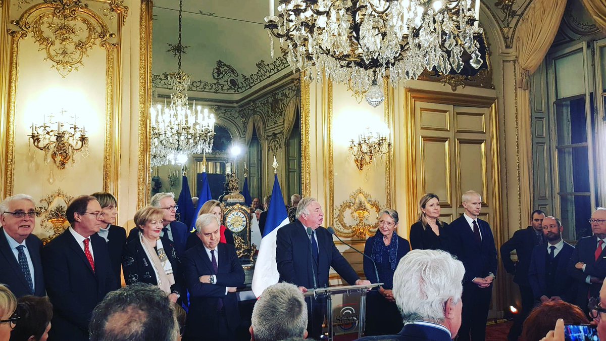 #Sénat | Vœux du Président du Sénat, M. <a href="/gerard_larcher/">Gérard Larcher</a> , à l’occasion de la nouvelle année 2023, en présence de la Première ministre, Mme Elisabeth BORNE, la Présidente de l’Assemblée Nationale Mme Yaël BRAUN-PIVET et les membres du <a href="/gouvernementFR/">Gouvernement</a>.
<a href="/UC_Senat/">Sénateurs Centristes</a>