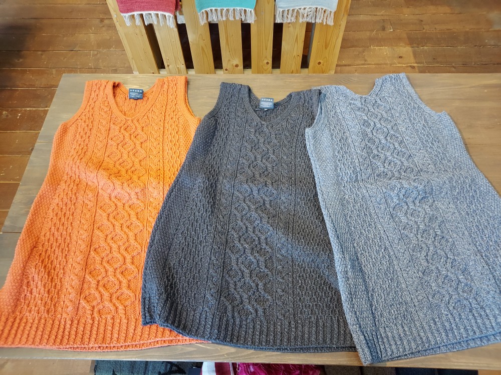 audreyselectsh1's tweet photo. Aran Woollen Millsのニットワンピース。大人コートと合わせるとより可愛い♡やっぱり編みが美しいな～と思う逸品です♪
#帯広 #帯広観光 ＃レディースファッション #セレクトショップ #冬コーデ #アランセーター https://t.co/5ENETGeqH2