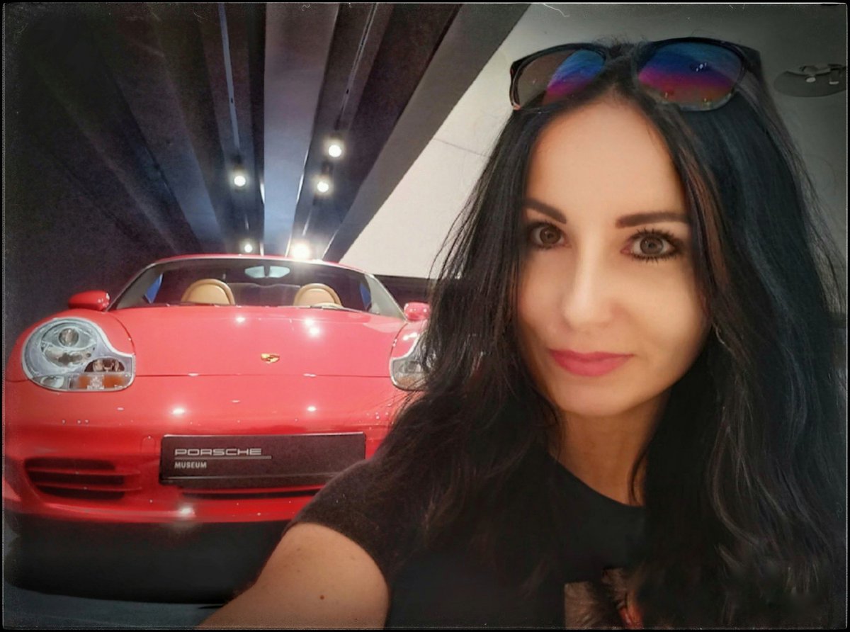 #goodmorning 😊

It's #MuseumSelfieDay! This day is about being happy and having fun 😁
My choice is ... The #PorscheMuseum in Stuttgart with unique works of art 🤩

And I even managed to find the right #SongOfTheDay 😁🎶
youtu.be/Fh1ZFNoREjg

#Wednesdayvibe 
#forfun