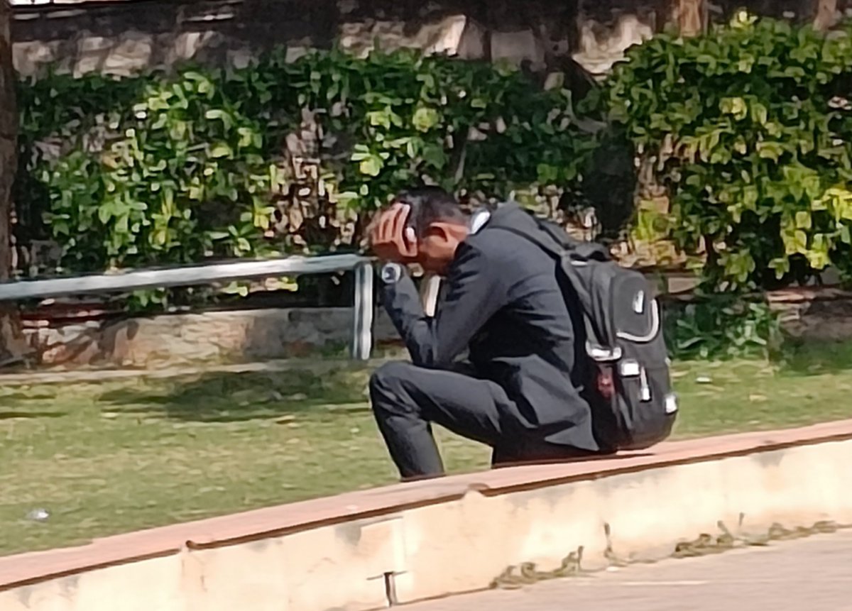 kadaipaneeeer's tweet photo. 4 stages of friends groups in college https://t.co/m48dYWXi9W