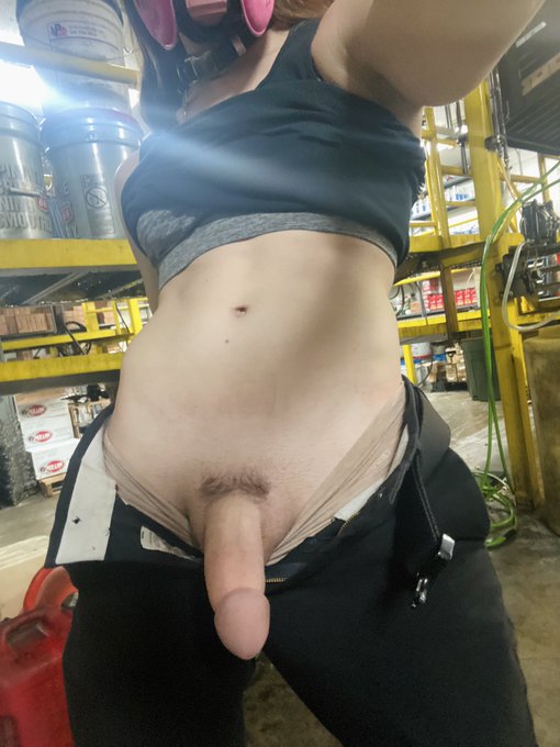 i spent over 13 and a half hours at work i get to take nudes in the pit if i want to https://t.co/Lk