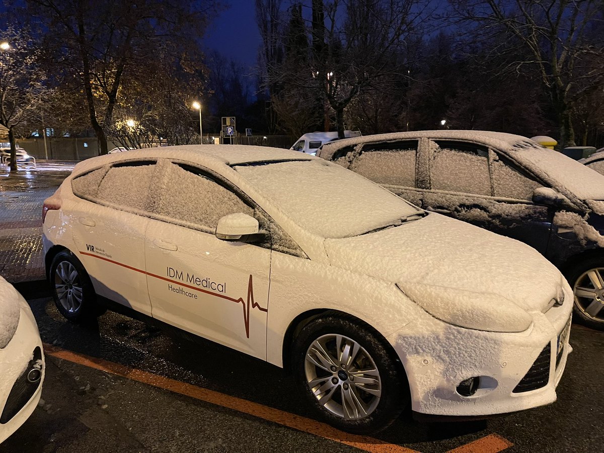 En media hora nos hemos quedado en blanco .. mucho cuidado en as carreteras hoy!!! Buenos días!!!!