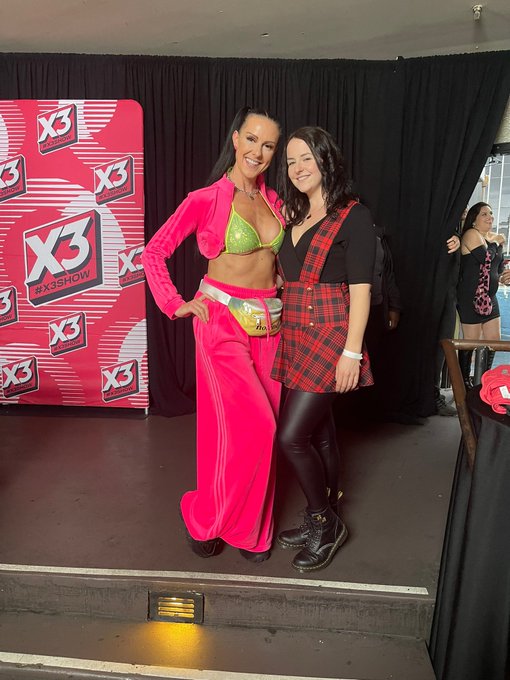 Schaut mal, wen ich auf der X3 expo getroffen habe 😜❤️ @texas_patti https://t.co/IRmme49qr2<a href="/tag/arcwave"class="tags"><span>#arcwave</span></a><a href="/tag/arwaveion"class="tags"><span>#arwaveion</span></a>