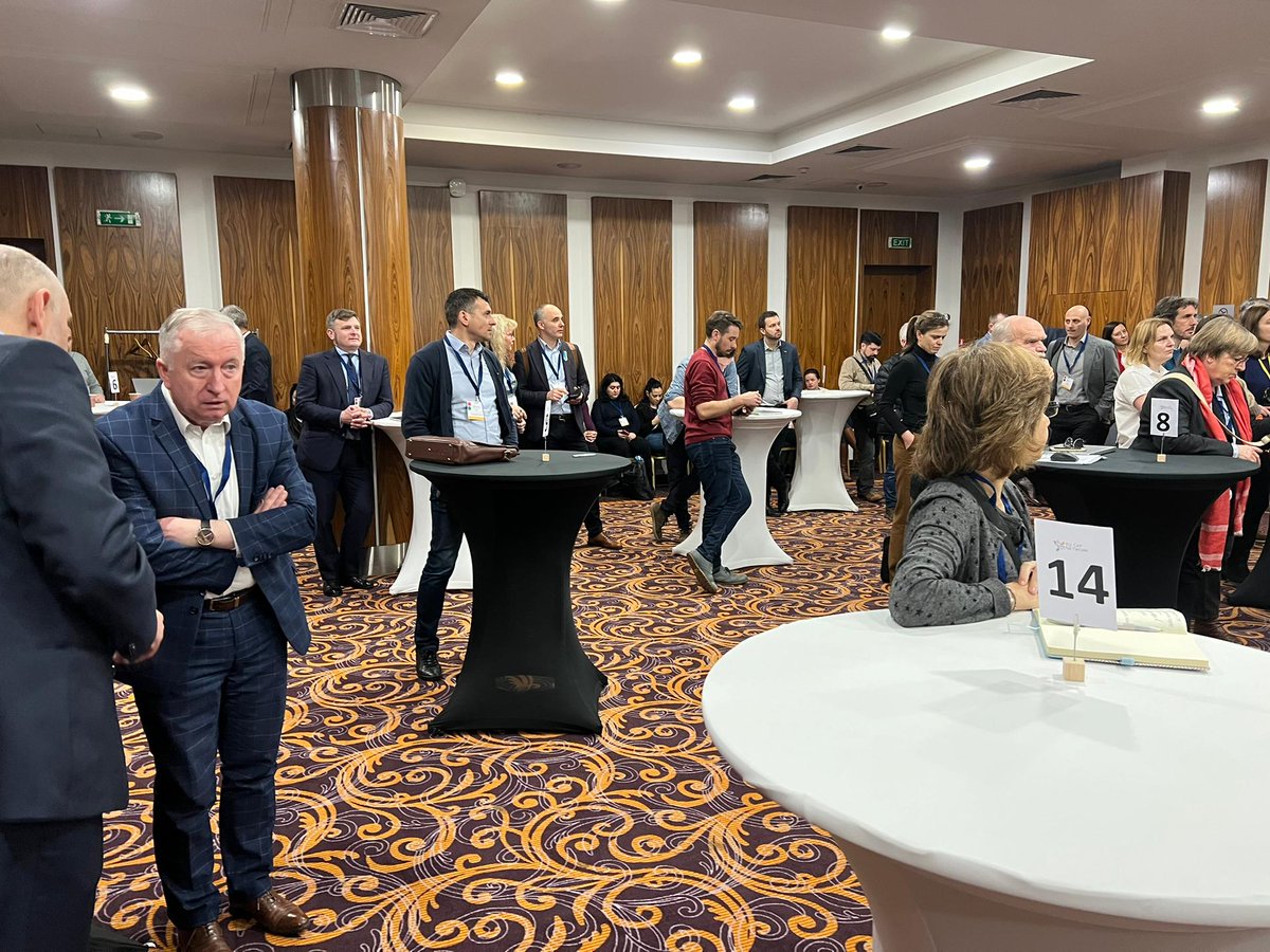 .<a href="/TK778899/">Tom Kelly</a> kicks off day2 #brokerage event 'Get involved in #HorizonEurope advisory networks' with tips &amp; tricks from <a href="/H2020_FAIRshare/">H2020_FAIRshare</a>, an advisory network on digital tools for farmers. Why and how to get involved, including 'how to make time and convince your boss'.