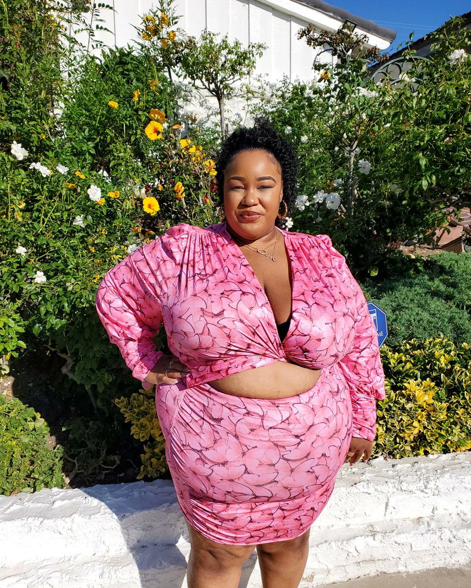 DIVATEETEE's tweet photo. PRETTY IN PINK

DRESS FROM @sheincurve @sheinofficial 

Search ID:10808104

PLUSSIZE TRY ON HAUL FEATURING THIS DRESS ON MY YOUTUBE CHANNEL (LINK IN BIO)

#sheincurve #sheingals #sheinforall #sheinsxy #effyourbeautystandards  #flyfluffyandfabulous #divateetee #tiffanymonique https://t.co/WdPdVD5tYx