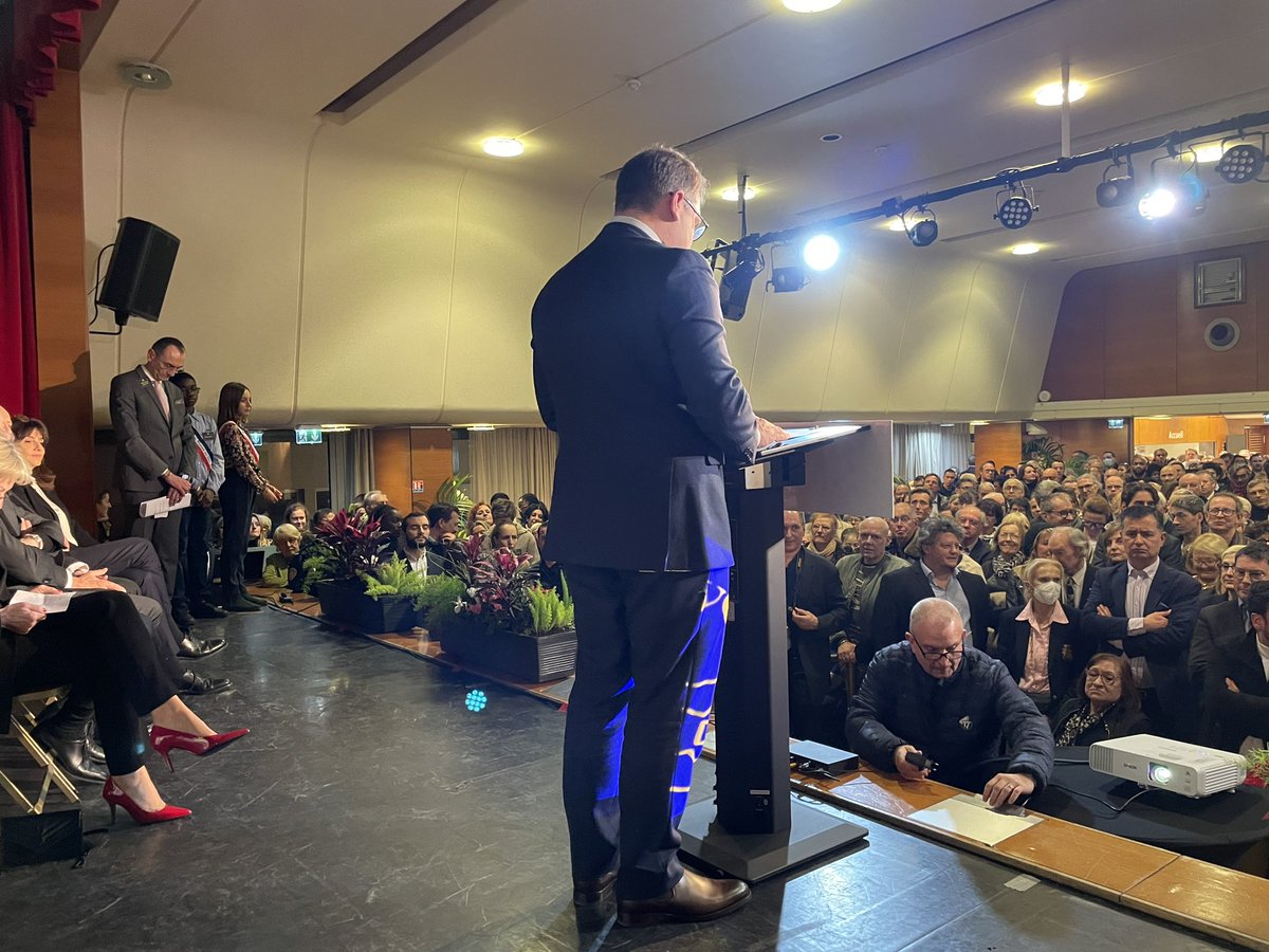 brigitte_kuster's tweet photo. #Voeux de @geoffroyboulard au nom de l'équipe municipale de @Mairie17.Rappel des engagements tenus et des nombreuses réalisations effectuées ds le 17 ème. Remise par les élus de 17 trophées récompensant 17 "talents" de notre ardt! 🚀Et la joie de retrouver bcp de visages amis!🫶 https://t.co/cA3ZYoOgf0