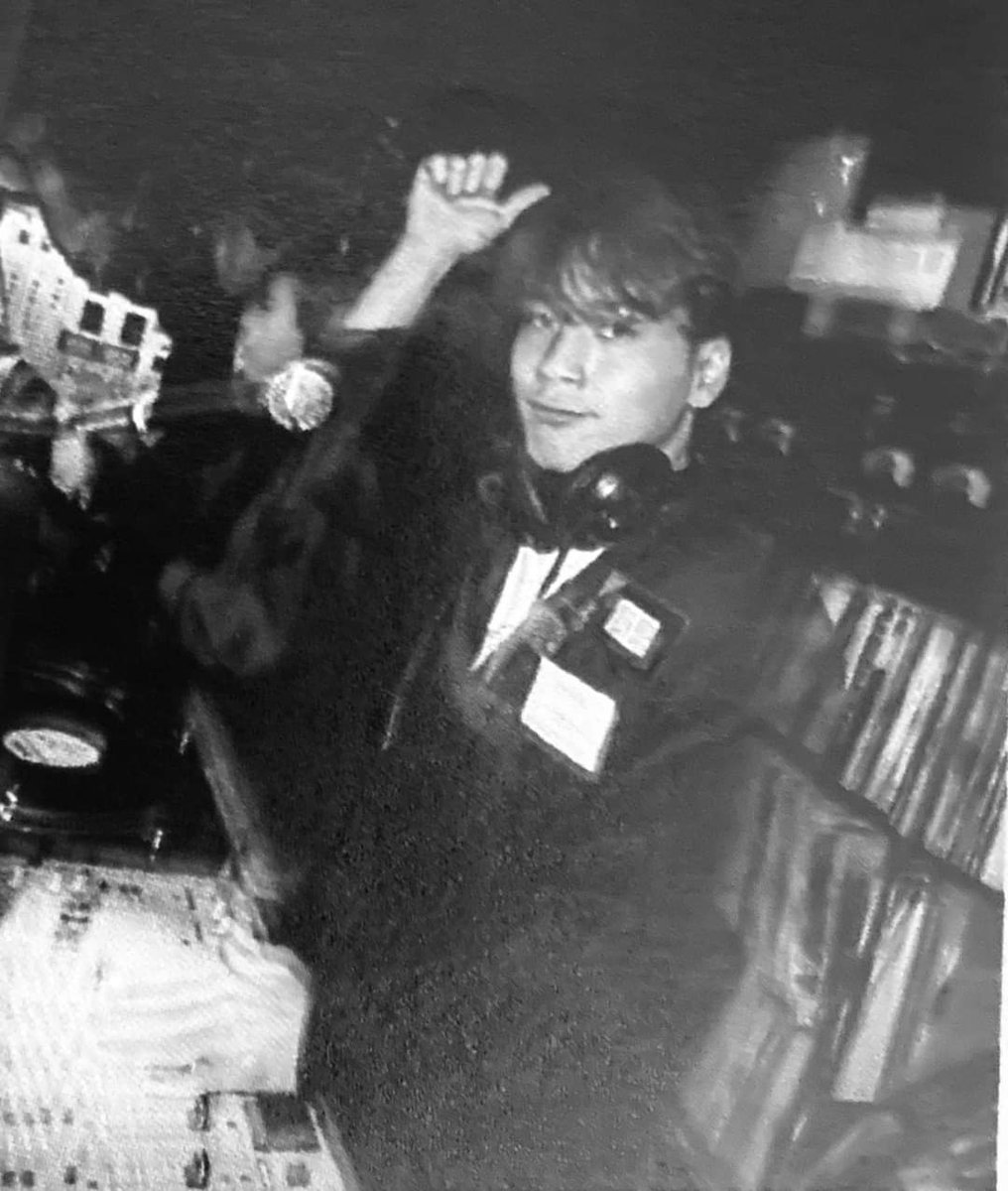 djaxk2002's tweet photo. 94年の写真だそうです
う~ん若い
#JoyPack https://t.co/4CyVhnY4f2