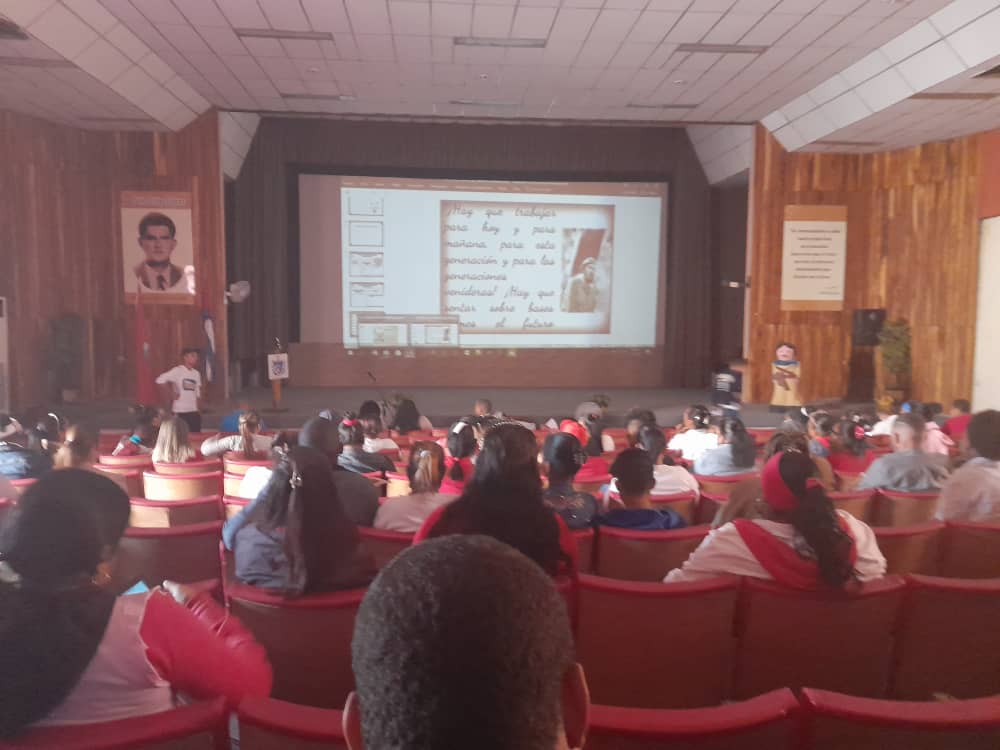 Clase Metodológica de Pionero para los niños y adolescentes porque ellos son los q saben querer porque ellos son la esperanza del mundo 🌎 @DMArroyoNaranjo <a href="/DpeLaHabana/">Dirección General de Educación La Habana</a>  <a href="/DiazCanelB/">Miguel Díaz-Canel Bermúdez</a>  <a href="/elsa_ena/">Ena Elsa Velázquez Cobiella</a>