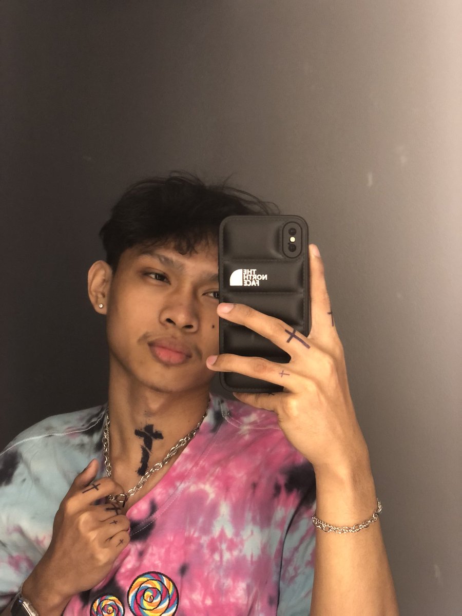 jollibeww's tweet photo. hiii i’m backtol jk😂 happi 25th motmot #rocelfieday 

*ps fake tats lang po yan🤪 https://t.co/4DnQ7vEuKt