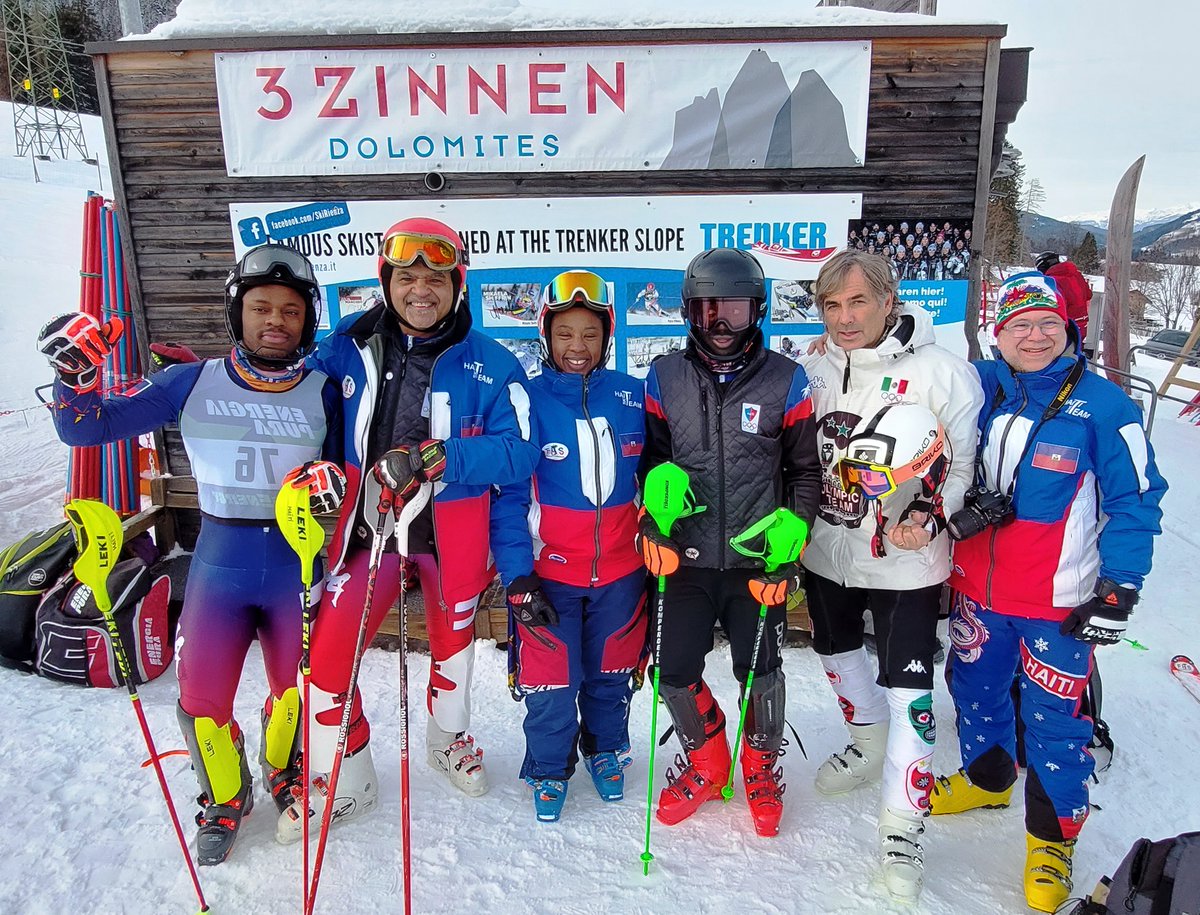 HaitiSki's tweet photo. Championnat de Ski d’Haïti : 11/01/2023 Le slalom
4 compétiteurs de la Haïti Ski Team au départ d’une course FIS aux couleurs d’Haïti, première édition organisé à KRONPLATZ en Italie.
33 Nations étaient représentées avec 83 Hommes et 50 Femmes au départ. https://t.co/IYmkiWy07L