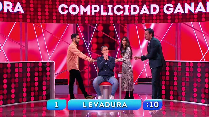 MÁXIMO HISTÓRICO para <a href="/ionaramendi/">Ion Aramendi</a> y su #ReacciónEnCadena17E quedándose con el 7.4% de cuota, 938.000 espectadores y sumando 2.192.000 contactos únicos durante su emisión

Roza el 10% en el target comercial

#QueVivaLaTele #Audiencias