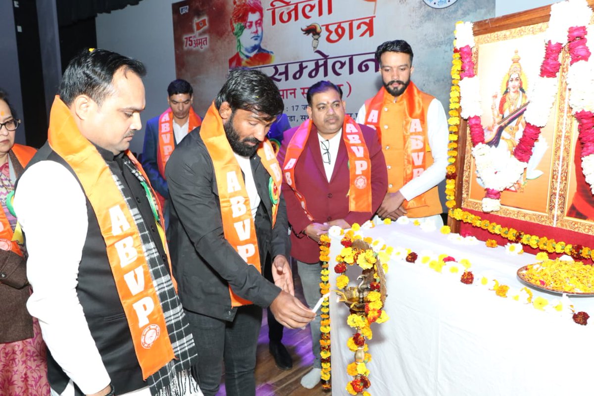 ABVPVoice's tweet photo. हरियाणा प्रांत में अभाविप जींद जिला द्वारा सीआरएसयू, जींद में जिला छात्र सम्मेलन का आयोजन किया गया जिसमें अंतरराष्ट्रीय पहलवान और ओलंपिक पदक विजेता पद्मश्री श्री @DuttYogi एवं अभाविप के उत्तर क्षेत्रीय संगठन मंत्री श्री @iVijayPratap विशेष रूप से उपस्थित रहे।

#RashtraShakti75 https://t.co/NeJB25cUvF