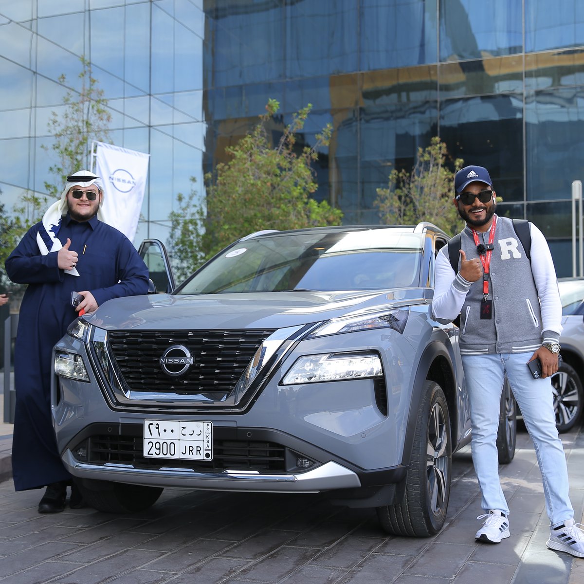 NissanME's tweet image. جانب من تجربة قيادة نيسان أكس-تريل 2023 الجديدة كلياً مع ضيوفنا من الإعلاميين 😎
#تحدّ_المألوف

An exciting test drive of the All-New 
!X-Trail 2023 with our media guests #DefyOrdinary