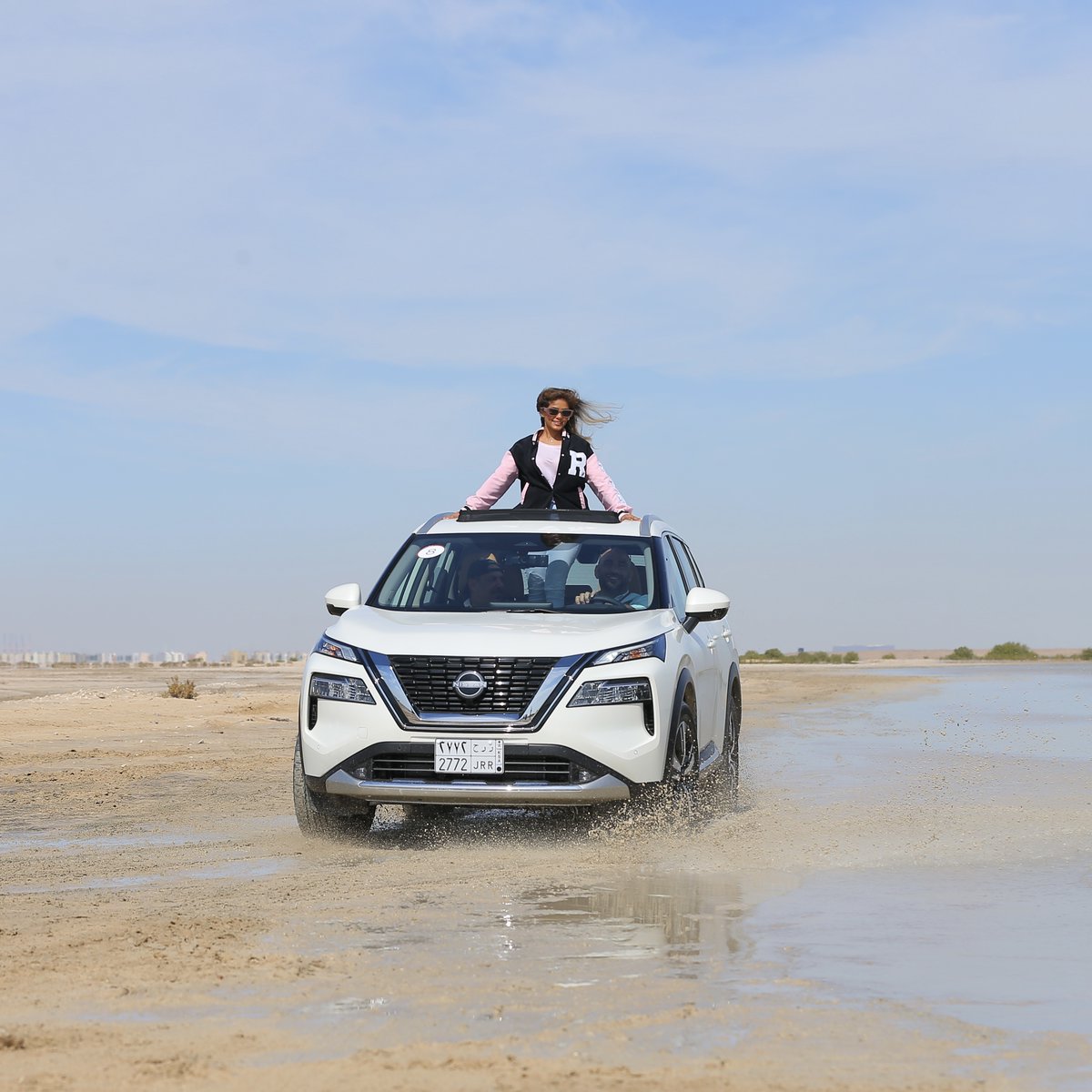 NissanME's tweet image. جانب من تجربة قيادة نيسان أكس-تريل 2023 الجديدة كلياً مع ضيوفنا من الإعلاميين 😎
#تحدّ_المألوف

An exciting test drive of the All-New 
!X-Trail 2023 with our media guests #DefyOrdinary