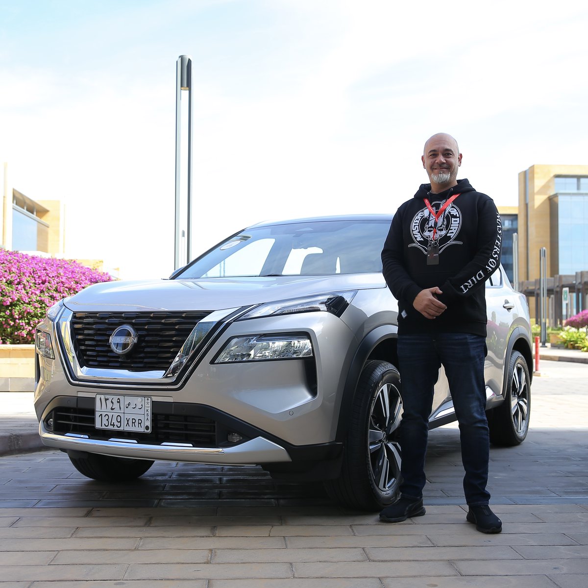 NissanME's tweet image. جانب من تجربة قيادة نيسان أكس-تريل 2023 الجديدة كلياً مع ضيوفنا من الإعلاميين 😎
#تحدّ_المألوف

An exciting test drive of the All-New 
!X-Trail 2023 with our media guests #DefyOrdinary