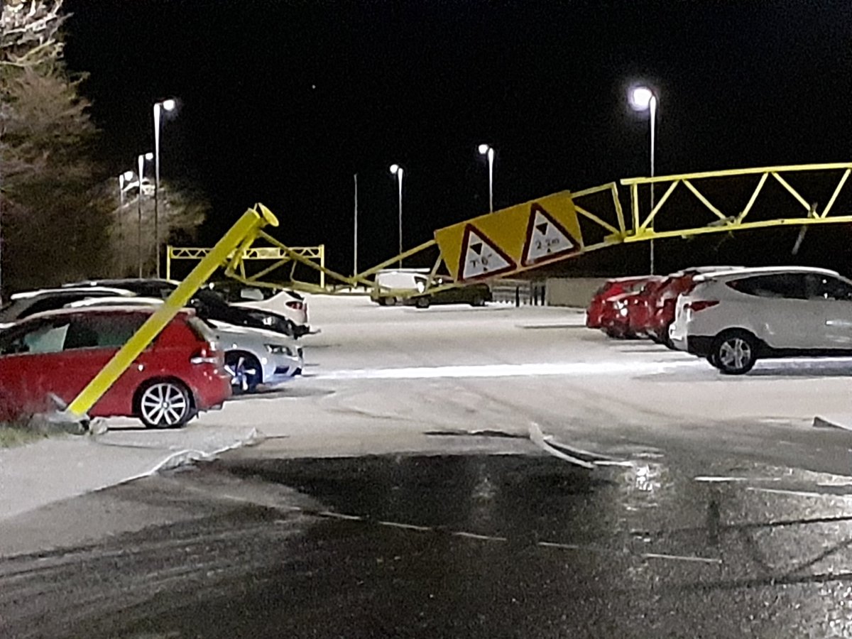 RuairiSavage1's tweet photo. @Translink_NI Please alert customers for the Goldliner 238 that the entrance to the #Sheepbridge #Newry P'n'R has been severly restricted due to a vehicle crashing into the overhead barrier. https://t.co/nJKvhTymFd