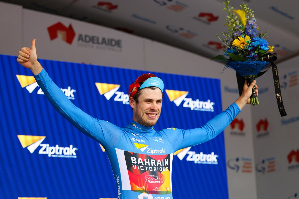 📣 <a href="/PhilBauhaus/">Phil Bauhaus</a> fastest in bunch sprint to win stage 1 at <a href="/tourdownunder/">Santos Tour Down Under 🚴🚴‍♀️</a> !

He ticks off the first win of Team Bahrain Victorious in the 2023 season and leads the points classification.

🔗bit.ly/3CWRuew