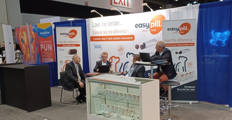 LeGouessant's tweet photo. Le congrès #VMX2023 a refermé ses portes hier soir à Orlando, en Floride 🇺🇸 L'occasion pour nos équipes #Easypill de faire rayonner le savoir-faire français outre-Atlantique. Thanks to all of our partners🙏 @The_NAVC https://t.co/P98c0G2agE