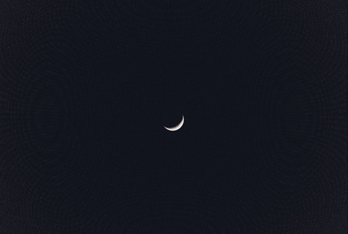 carlgurdjian's tweet photo. Very strange thing happened this morning while taking early pictures with my hybrid camera.. feels like i’ve been able to capture space. Have a closer look on each side of the photo… if anyone can explain 😅 #space #photooftheday @elonmusk maybe? #CanonRP #ShootingSpace https://t.co/Ux8erzVV1f