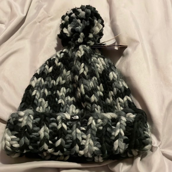 becdr2's tweet photo. So good I had to share! Check out all the items I'm loving on @Poshmarkapp from @Loliv17 #poshmark #fashion #style #shopmycloset #vigoss #thenorthface: https://t.co/rOMaVBI8KH https://t.co/h327hgkBPE