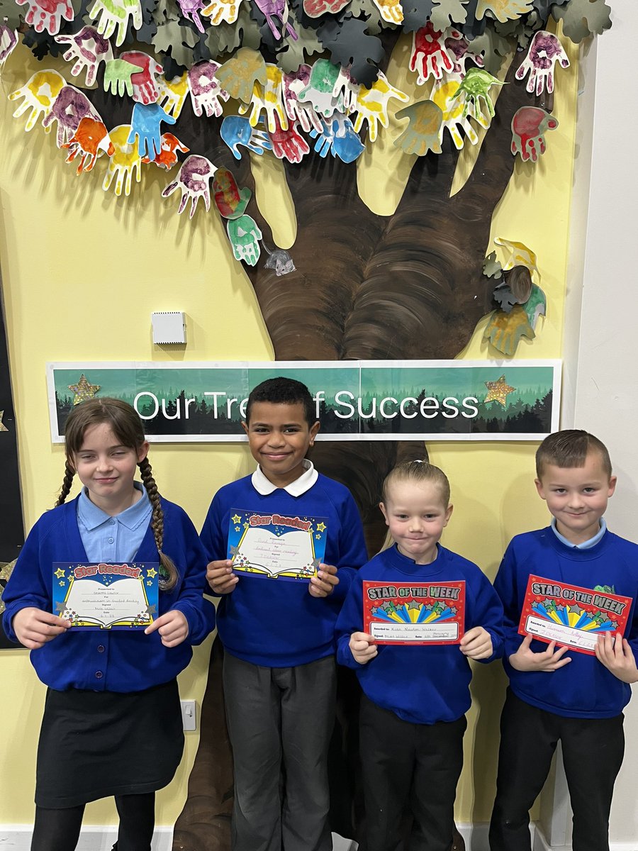 wla_y3's tweet photo. Our first Stars of week and Star Readers of the year 🎉🎉 @WoodlandsA @HarbourLearning #hltpraiseculture https://t.co/6spkpnDYoN